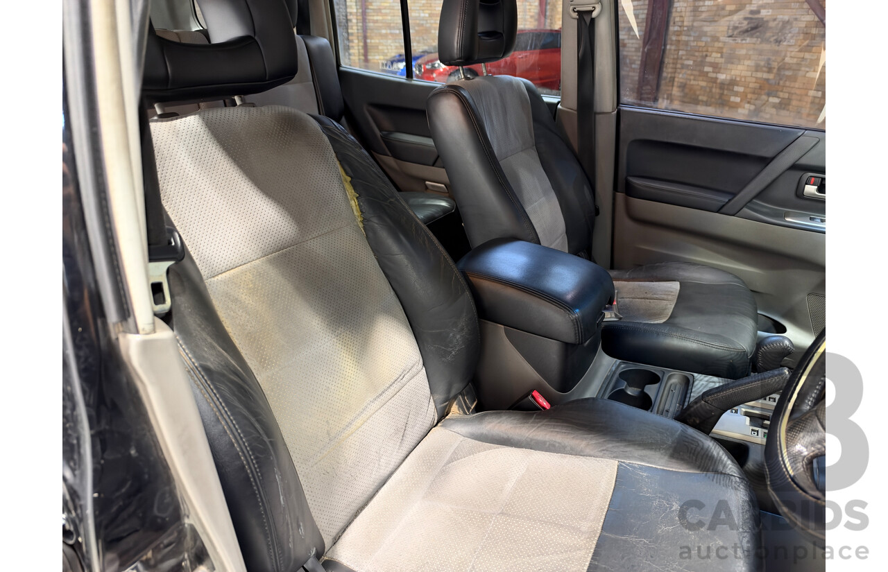 10/2005 Mitsubishi Pajero GLS LWB (4x4) NP MY06 4d Wagon Black 3.2L