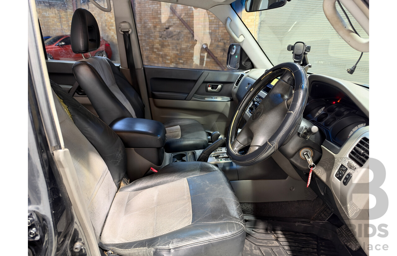 10/2005 Mitsubishi Pajero GLS LWB (4x4) NP MY06 4d Wagon Black 3.2L