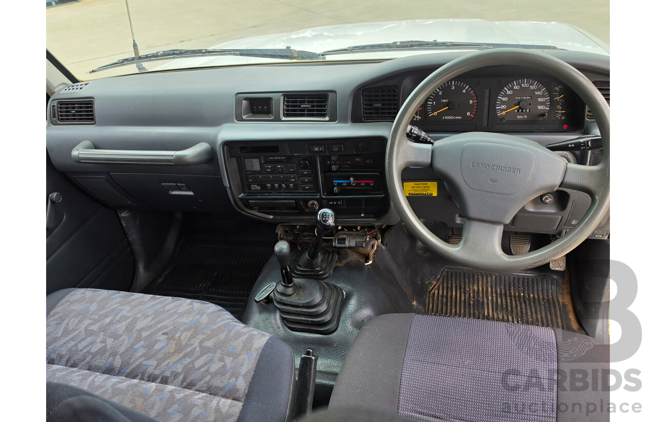 11/1995 Toyota Landcruiser DX (4x4) HZJ80R 4d Wagon White Diesel 4.2L