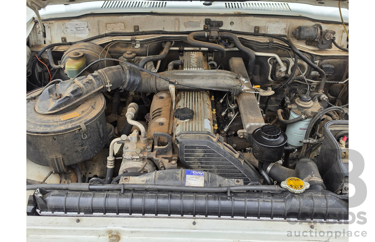 11/1995 Toyota Landcruiser DX (4x4) HZJ80R 4d Wagon White Diesel 4.2L