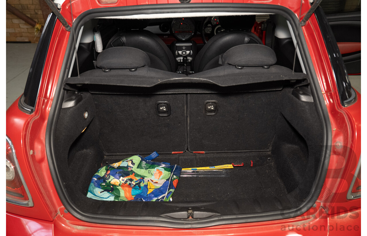 05/2007 Mini Cooper R56 2d Hatchback Red 1.6L