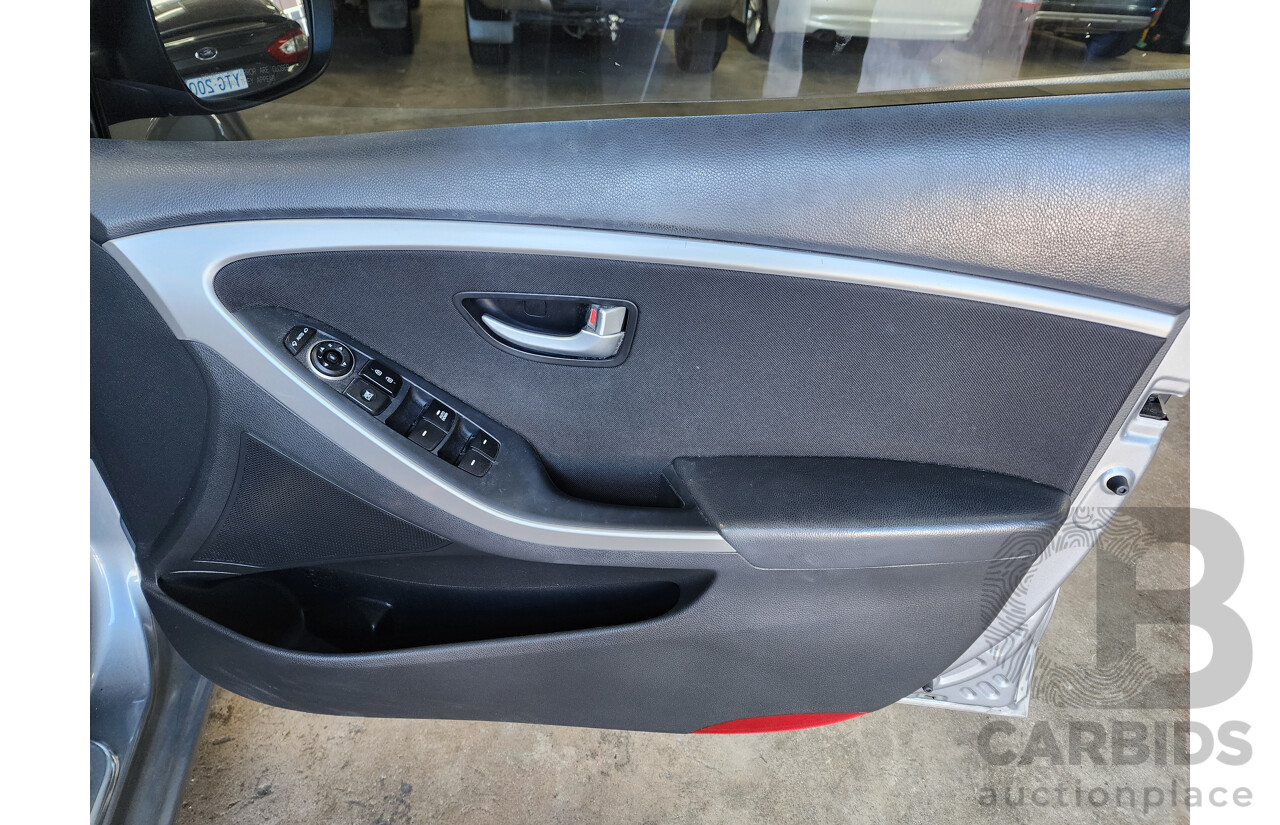 06/2015 Hyundai i30 SR GD3 SERIES 2 5d Hatchback Silver 2.0L