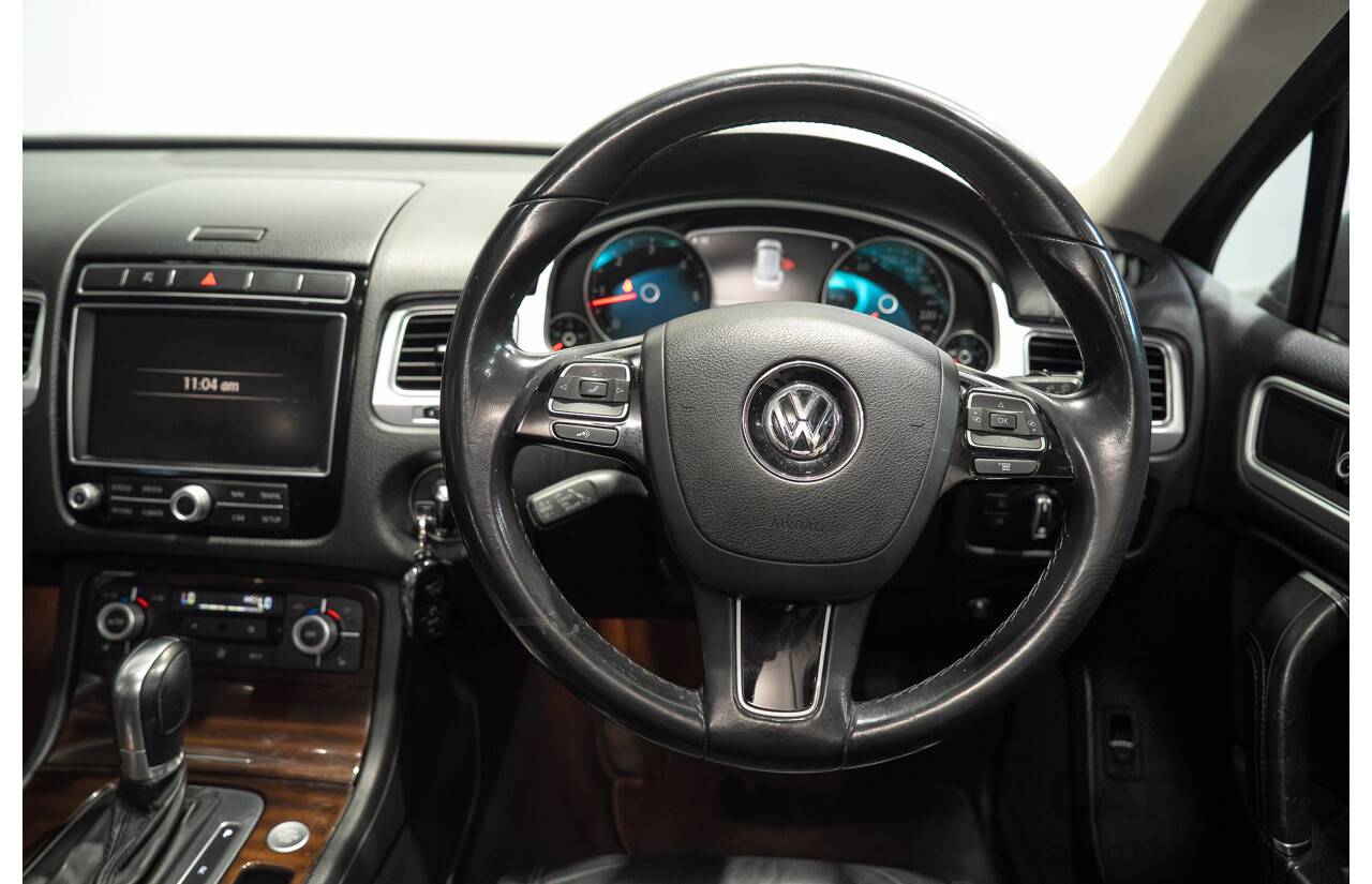 09/2015 Volkswagen Touareg V6 TDI (AWD) 7P MY16 4d Wagon Canyon Grey Turbo Diesel 3.0L