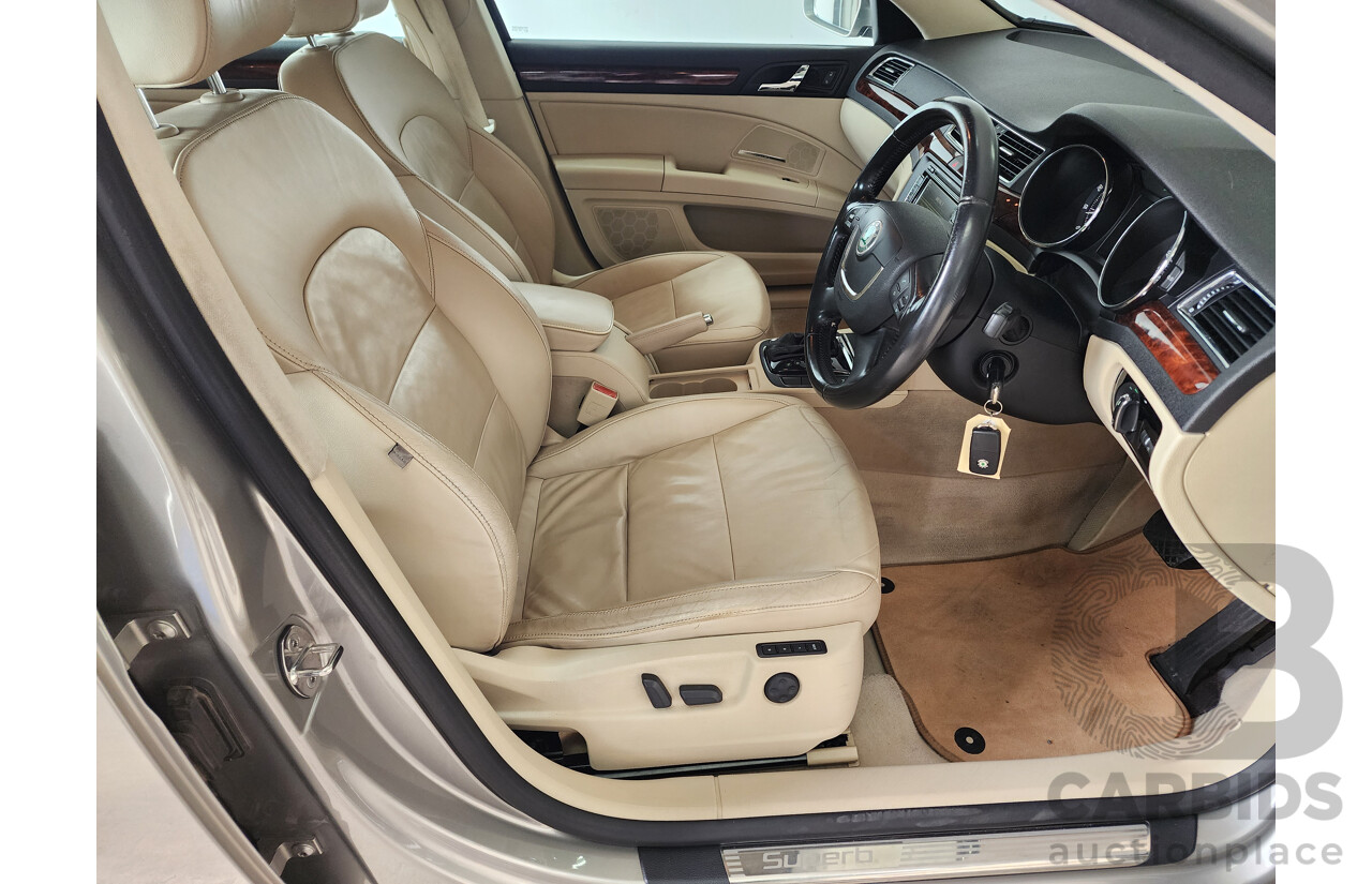 05/2009 Skoda Superb 3.6 FSI Elegance 3T 5d Hatchback Beige 3.6L