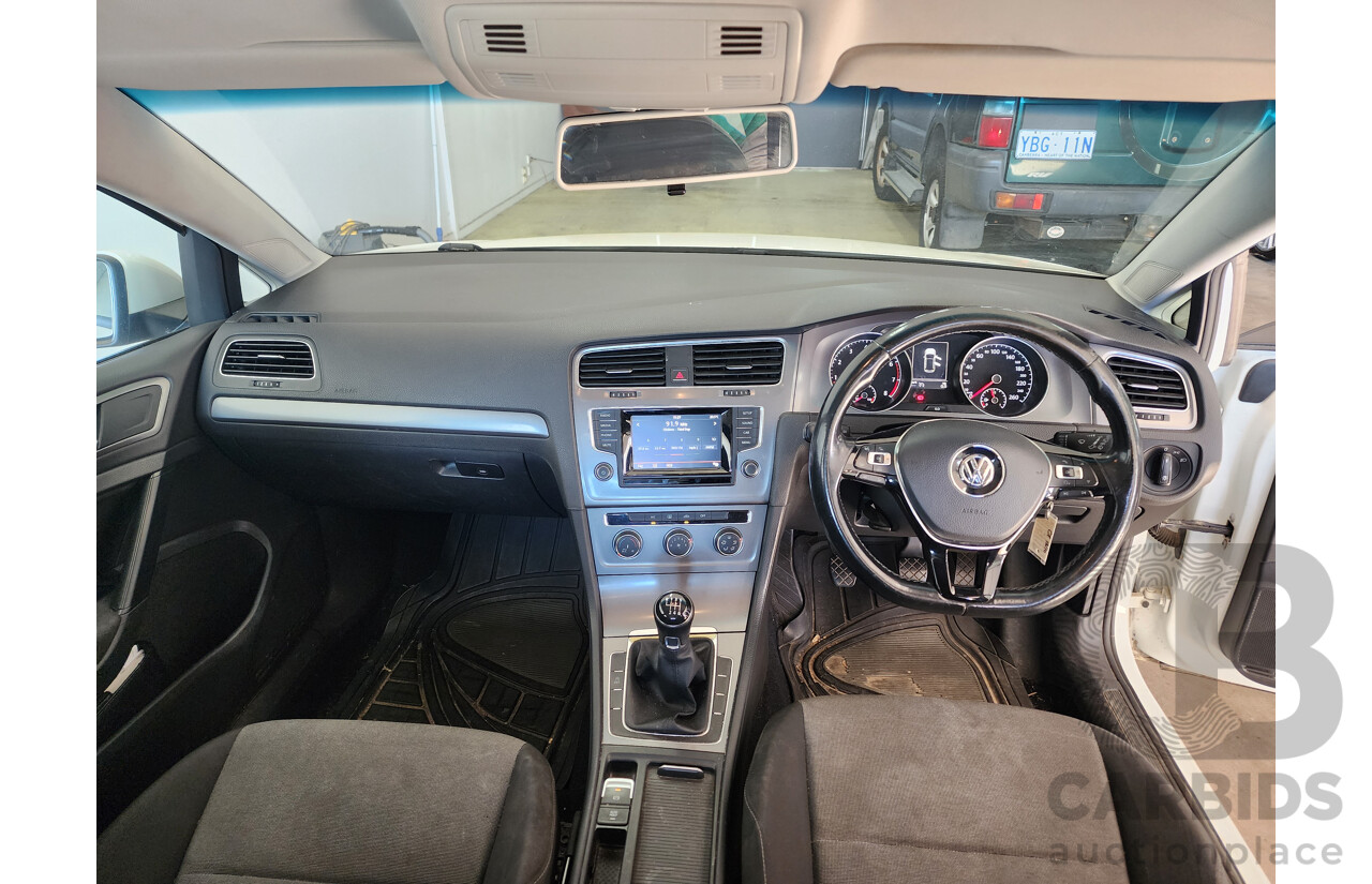 04/2014 Volkswagen Golf 90 TSI AU MY14 5d Hatchback White 1.4L