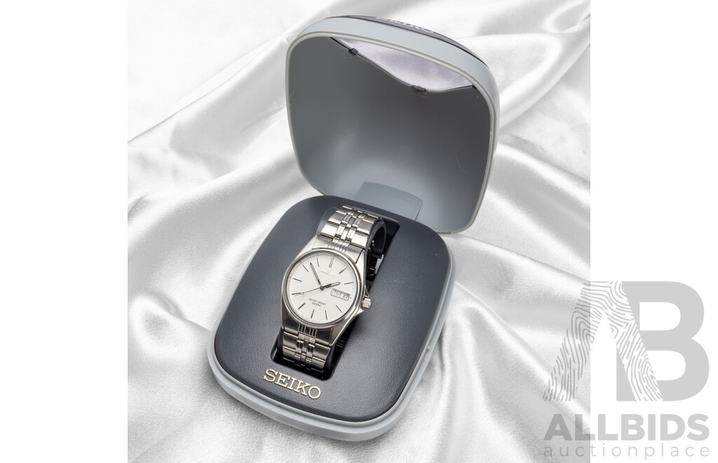 Vintage Seiko Analog Quartz Watch - Model: 7N43-8320