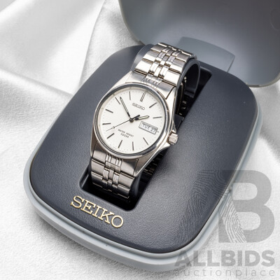 Vintage Seiko Analog Quartz Watch - Model: 7N43-8320
