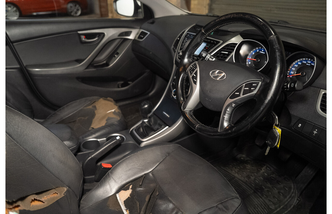 07/2015 Hyundai Elantra (MD3) SE 4d Sedan White 1.8L