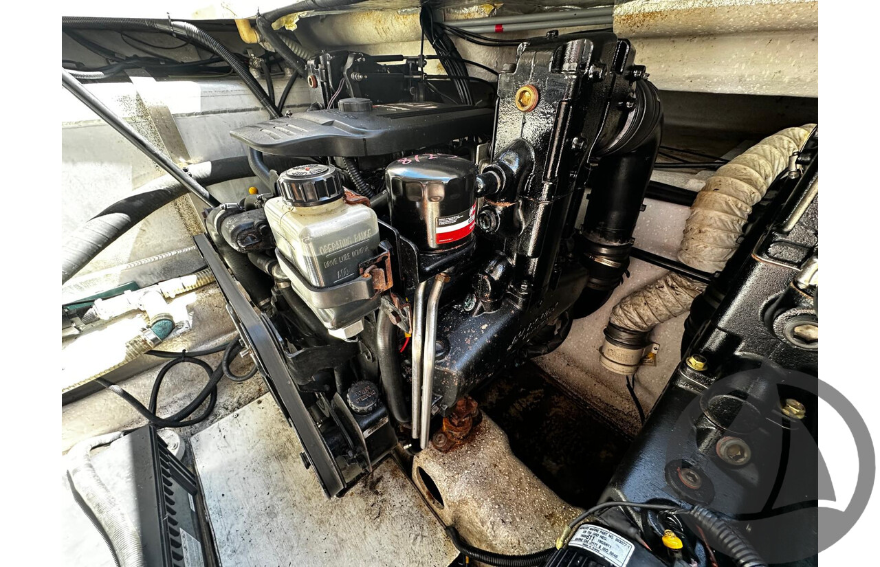 NO RESERVE | 2002 Mustang 3800 Sports Cruiser, Twin 350 Mercruiser MPi
