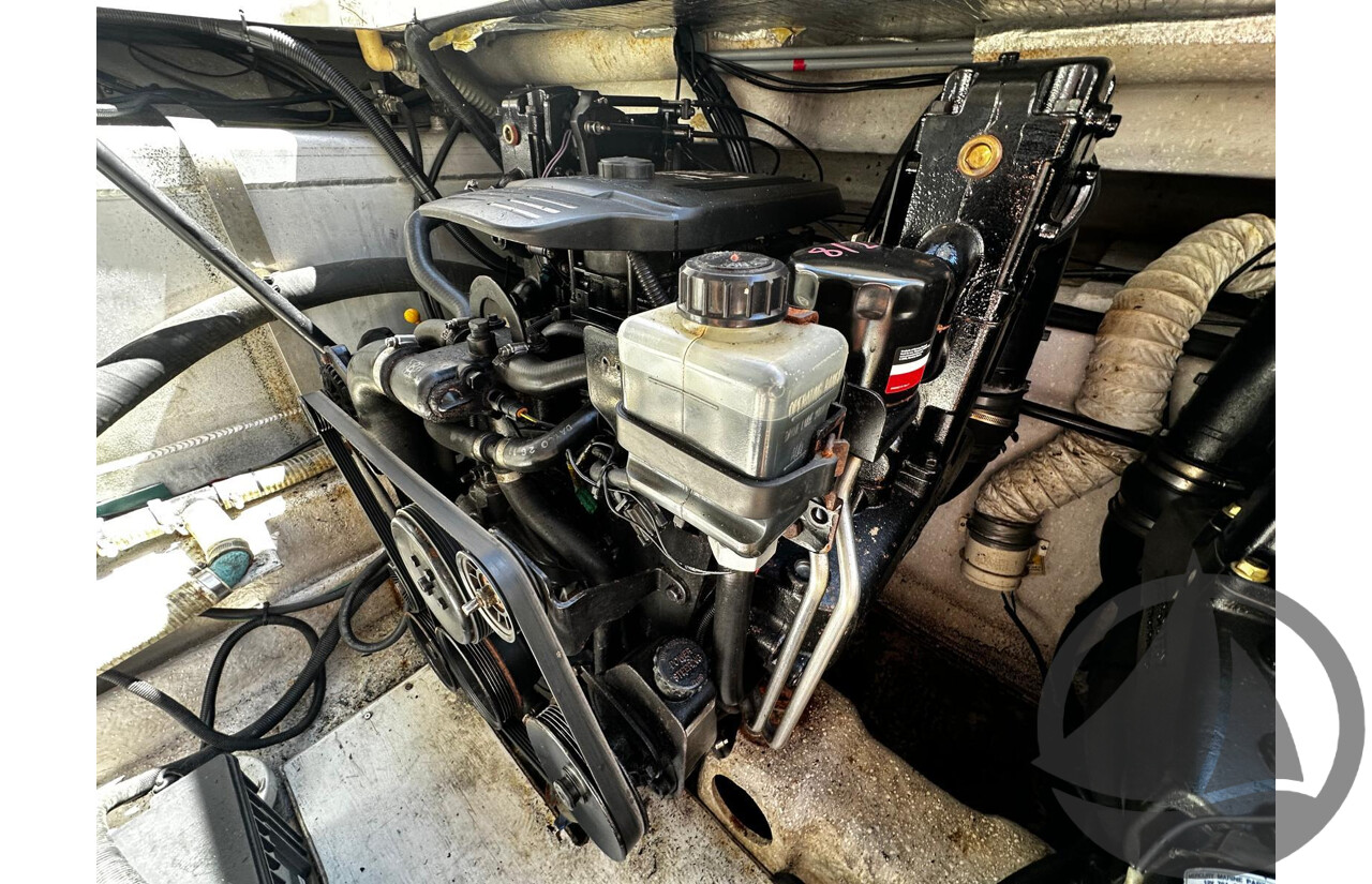 NO RESERVE | 2002 Mustang 3800 Sports Cruiser, Twin 350 Mercruiser MPi
