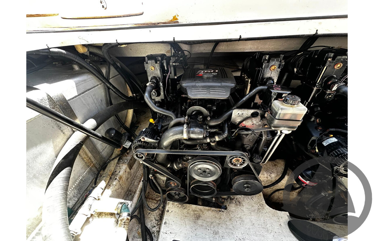 NO RESERVE | 2002 Mustang 3800 Sports Cruiser, Twin 350 Mercruiser MPi