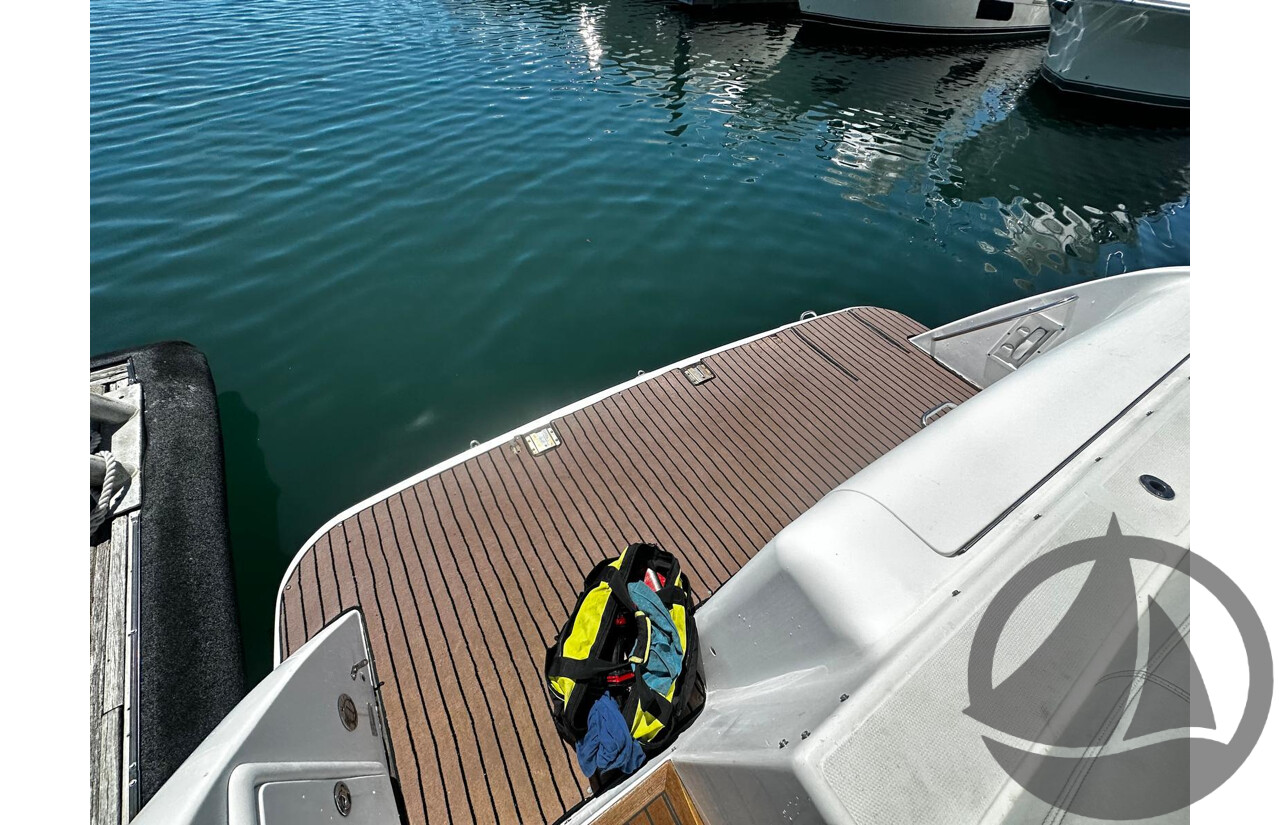 NO RESERVE | 2002 Mustang 3800 Sports Cruiser, Twin 350 Mercruiser MPi