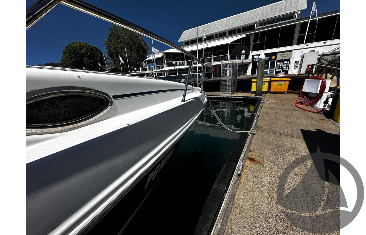 NO RESERVE | 2002 Mustang 3800 Sports Cruiser, Twin 350 Mercruiser MPi