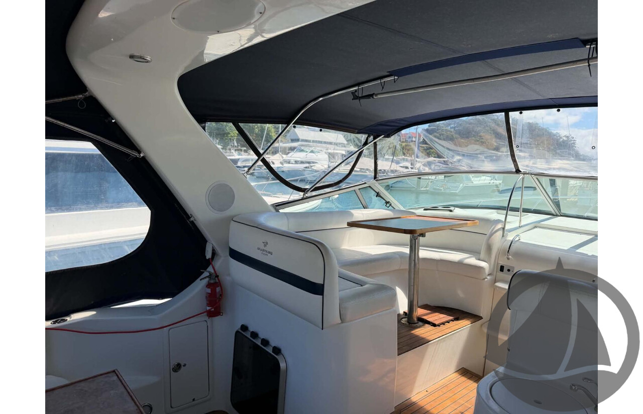 NO RESERVE | 2002 Mustang 3800 Sports Cruiser, Twin 350 Mercruiser MPi