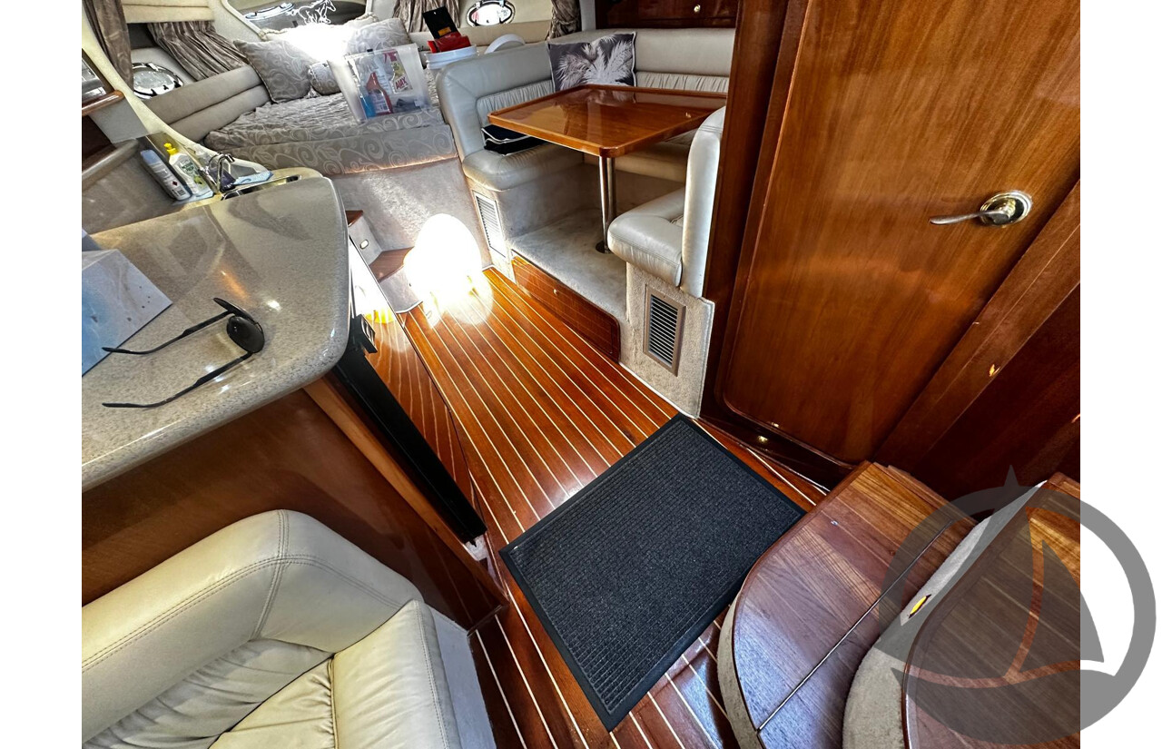 NO RESERVE | 2002 Mustang 3800 Sports Cruiser, Twin 350 Mercruiser MPi