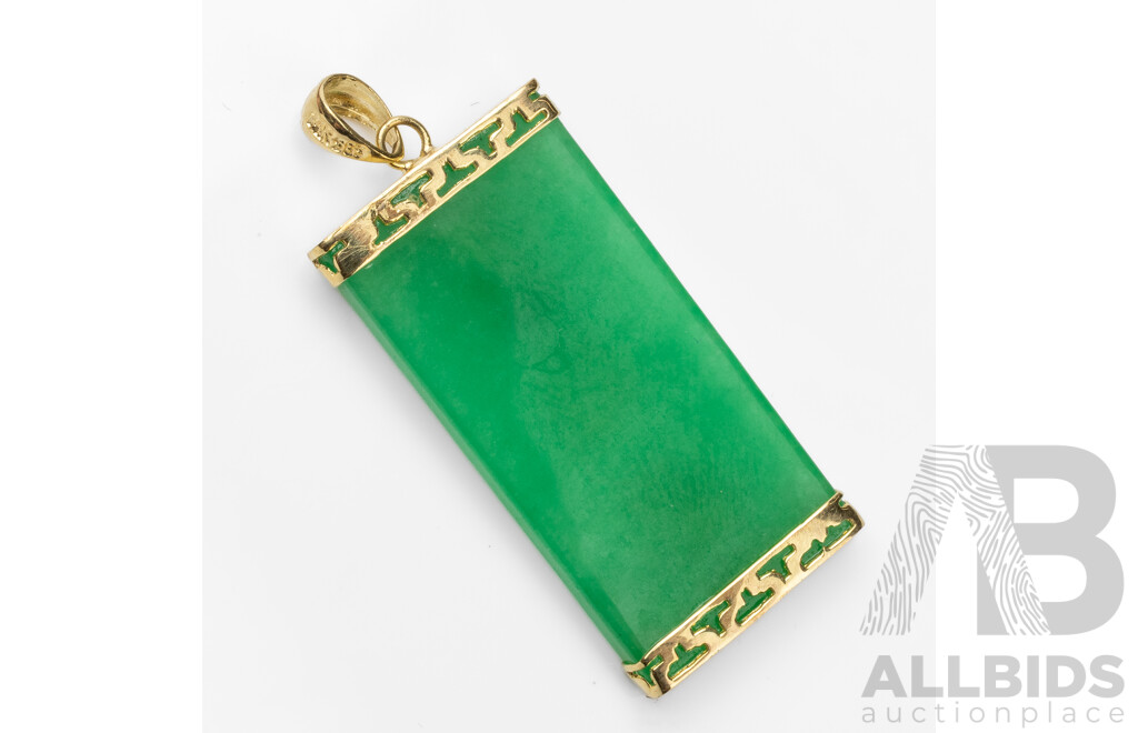 14ct Yellow Gold Chinese Jade Pendant - 4.61gms