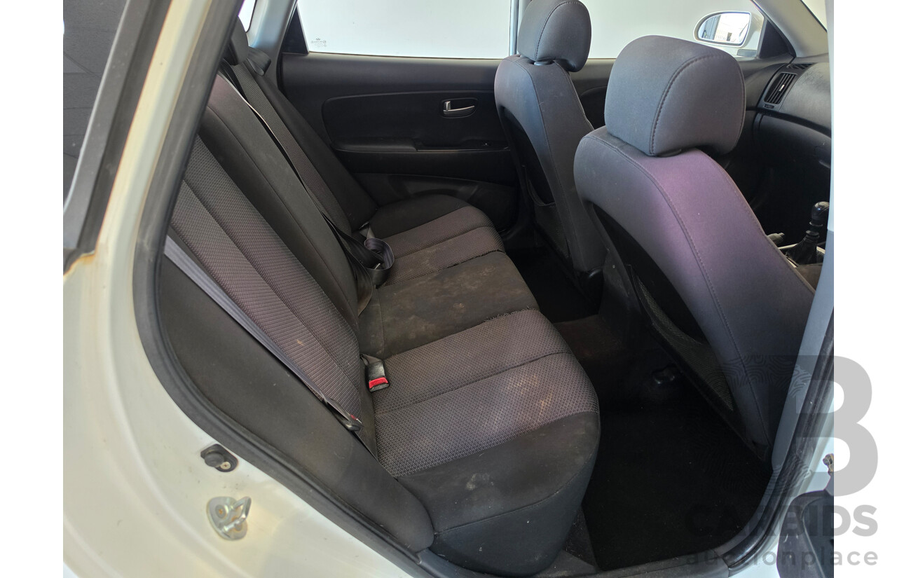 10/2009 Hyundai Elantra SX HD 4d Sedan White 2.0L