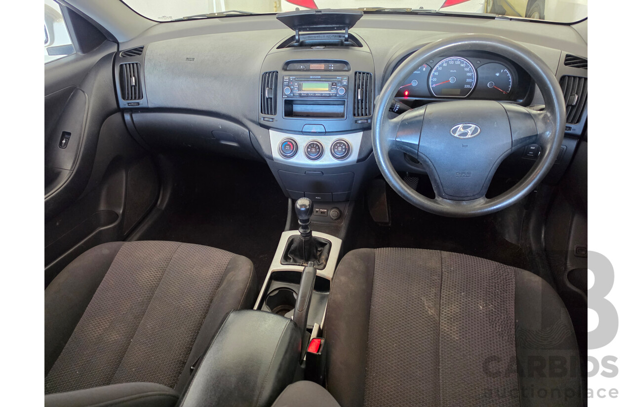 10/2009 Hyundai Elantra SX HD 4d Sedan White 2.0L
