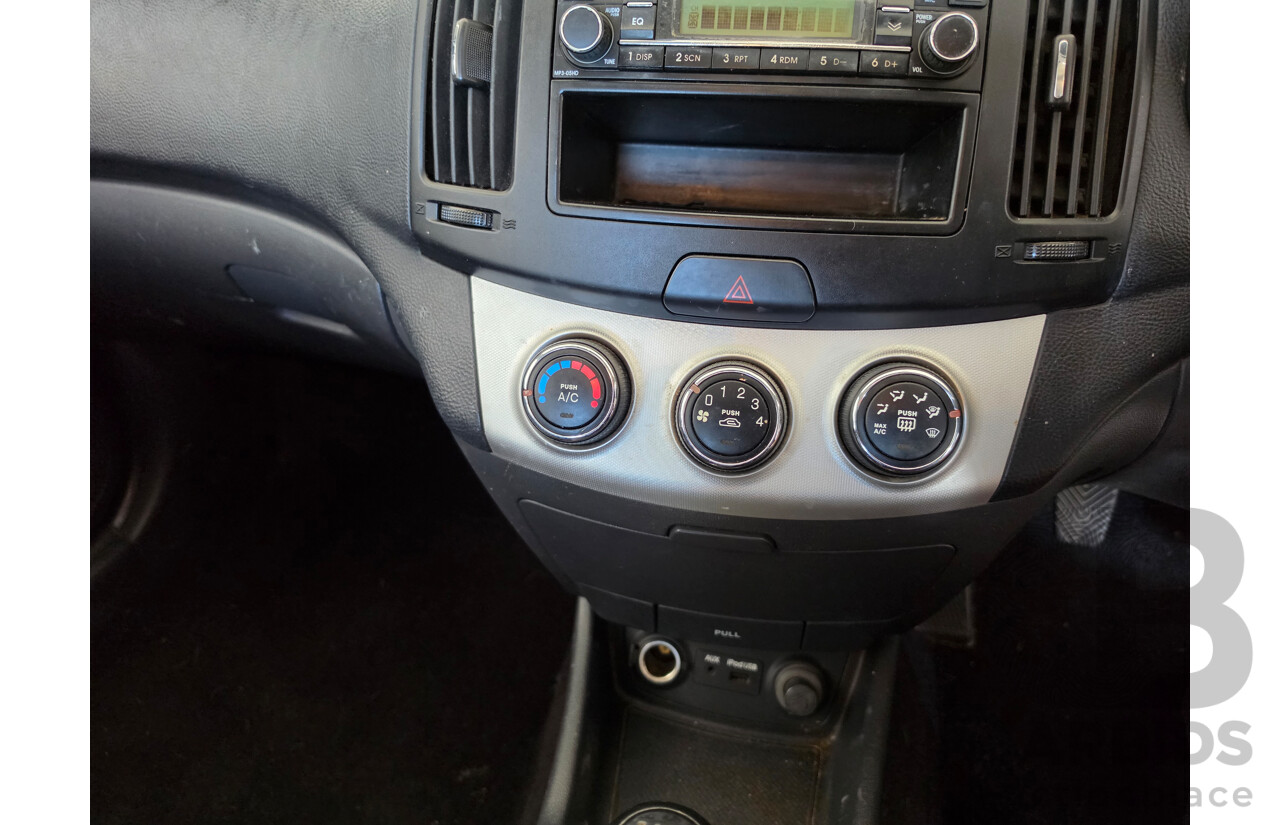 10/2009 Hyundai Elantra SX HD 4d Sedan White 2.0L