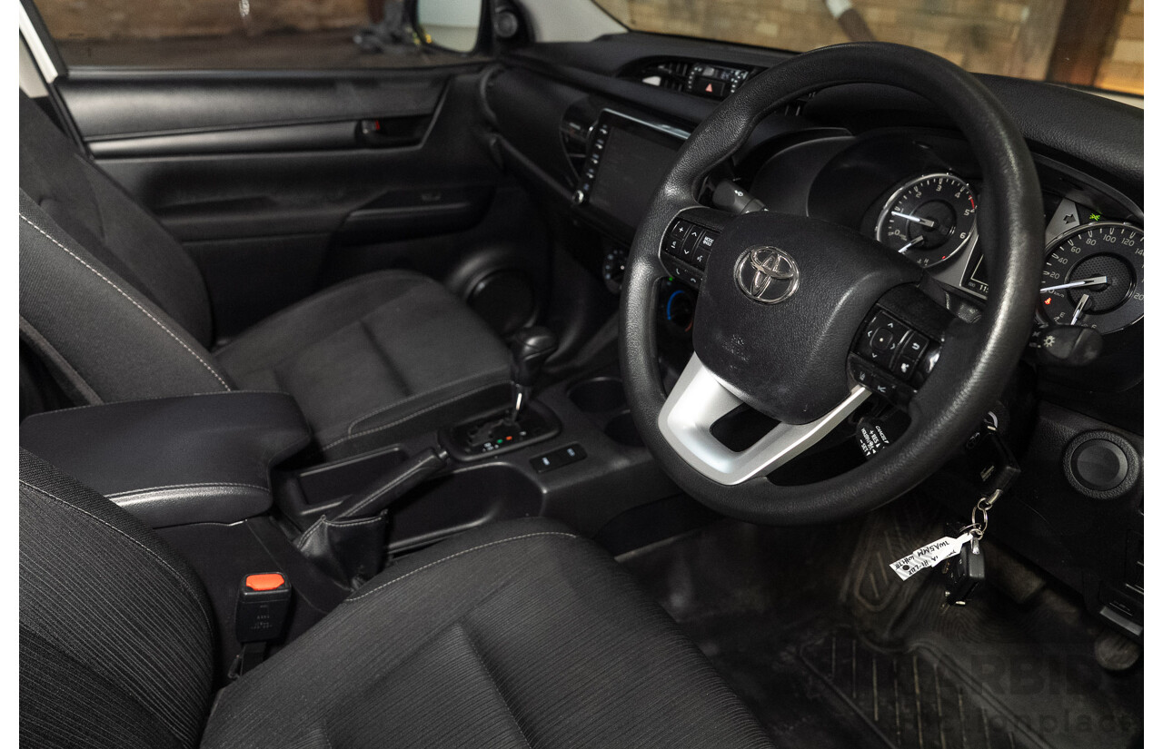 04/2022 Toyota Hilux SR (4x4) GUN126R Double Cab P/Up White 2.8L