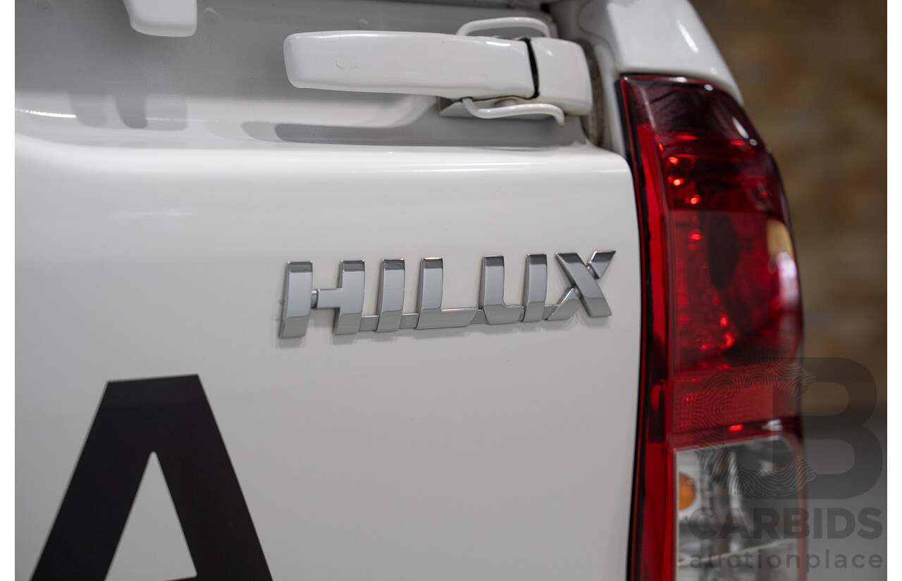 04/2022 Toyota Hilux SR (4x4) GUN126R Double Cab P/Up White 2.8L