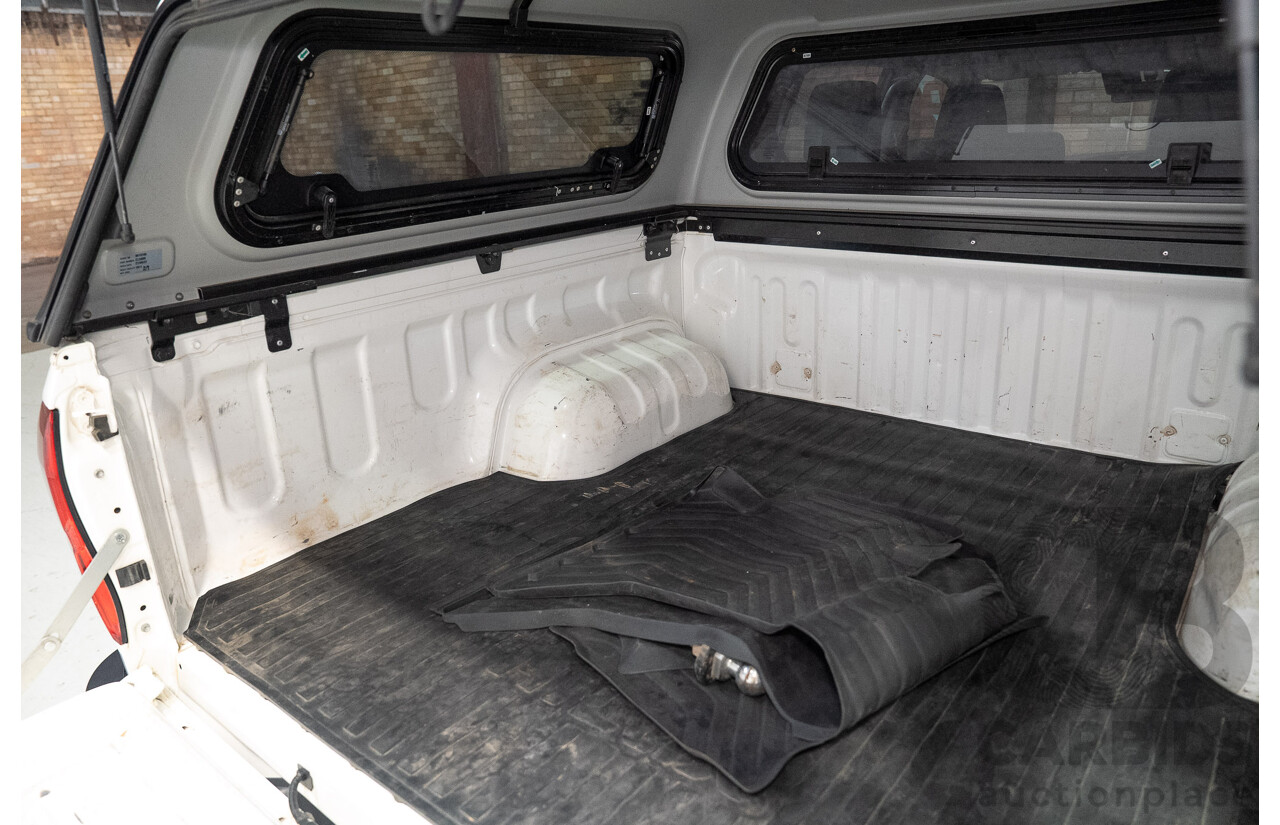 04/2022 Toyota Hilux SR (4x4) GUN126R Double Cab P/Up White 2.8L