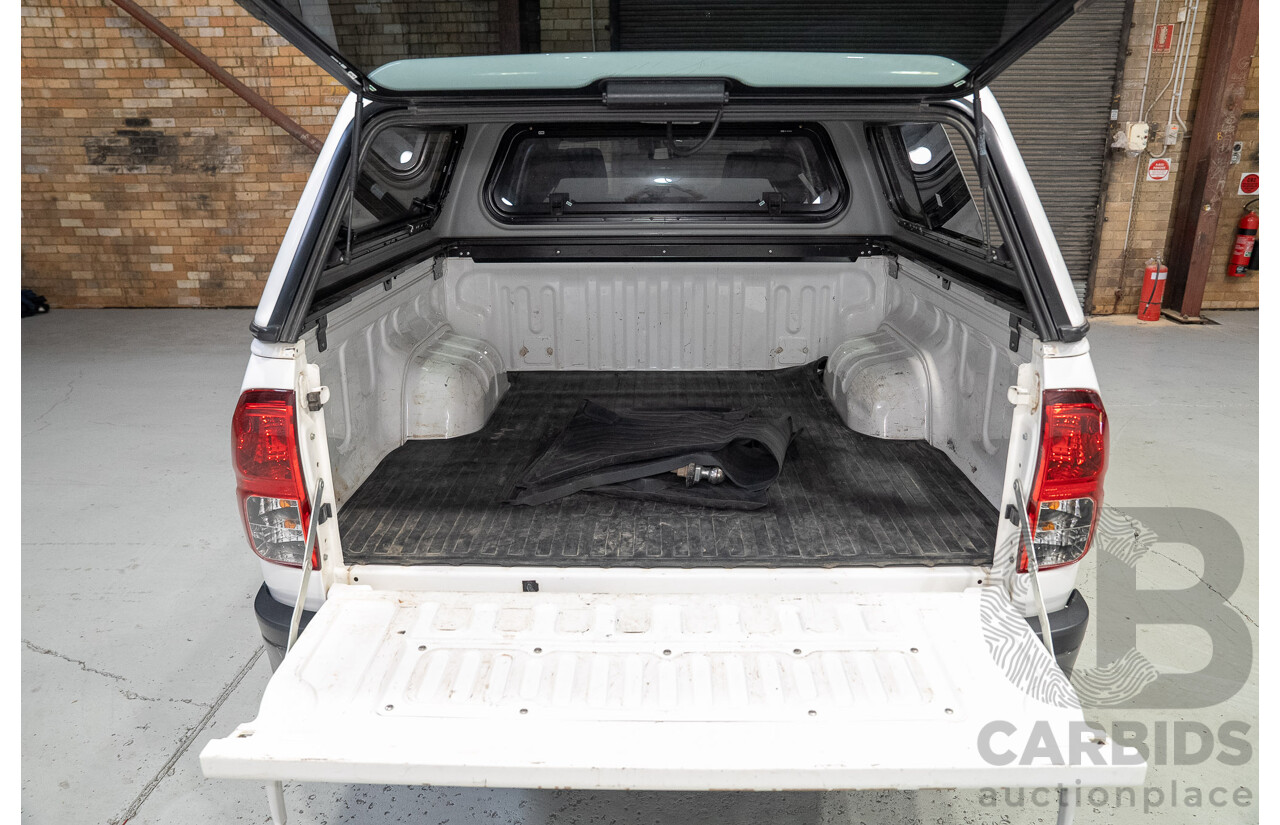 04/2022 Toyota Hilux SR (4x4) GUN126R Double Cab P/Up White 2.8L