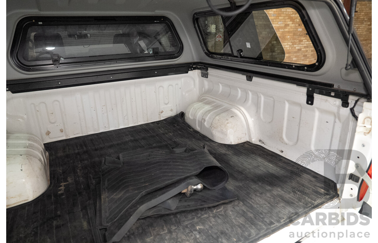 04/2022 Toyota Hilux SR (4x4) GUN126R Double Cab P/Up White 2.8L