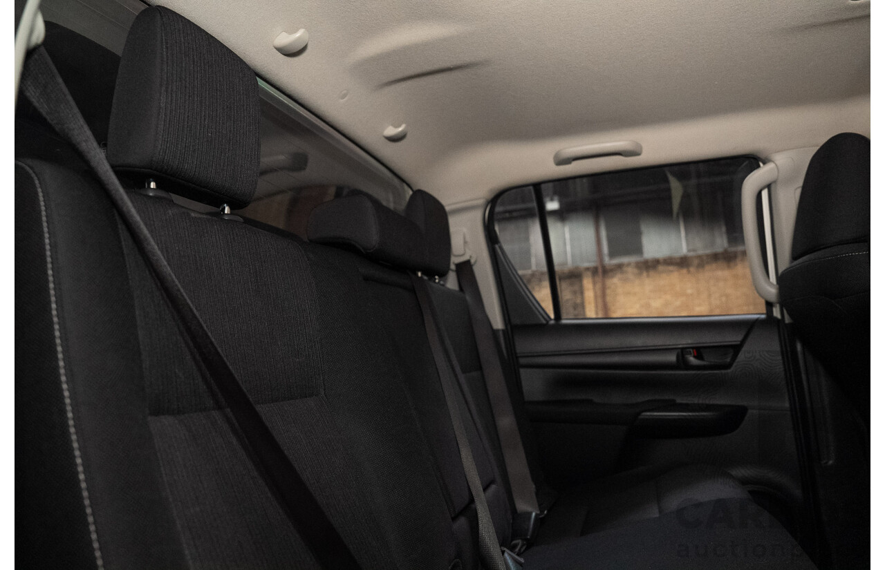 04/2022 Toyota Hilux SR (4x4) GUN126R Double Cab P/Up White 2.8L
