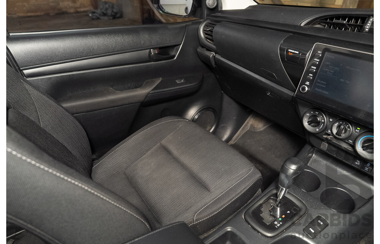 04/2022 Toyota Hilux SR (4x4) GUN126R Double Cab P/Up White 2.8L