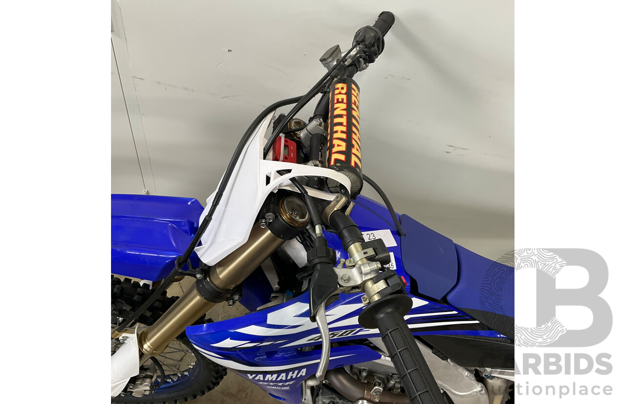 YAMAHA GYTR YZ450F Dirt Bike