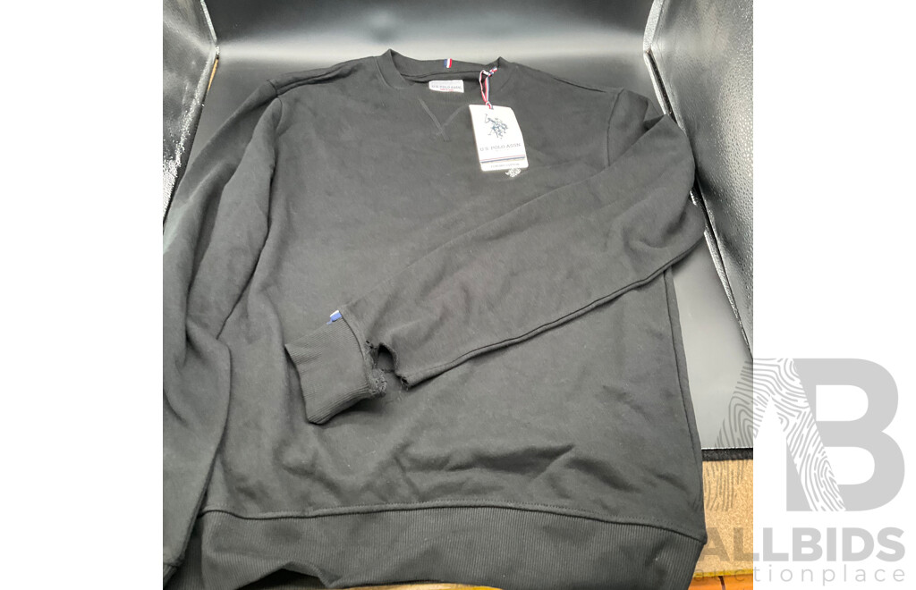 Assortment of Men's Clothing (EA7, U.S.POLO ASSN) - LOT of 5