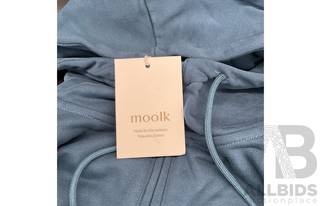 Assortment of Womens Clothing (Taylor Swift, Moolk) - LOT of 3
