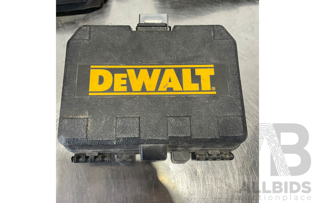 Assortment of Tools & accessories inside a MILWAWKEE Packout Tool Box (DeWalt, Makita & Milwawkee)