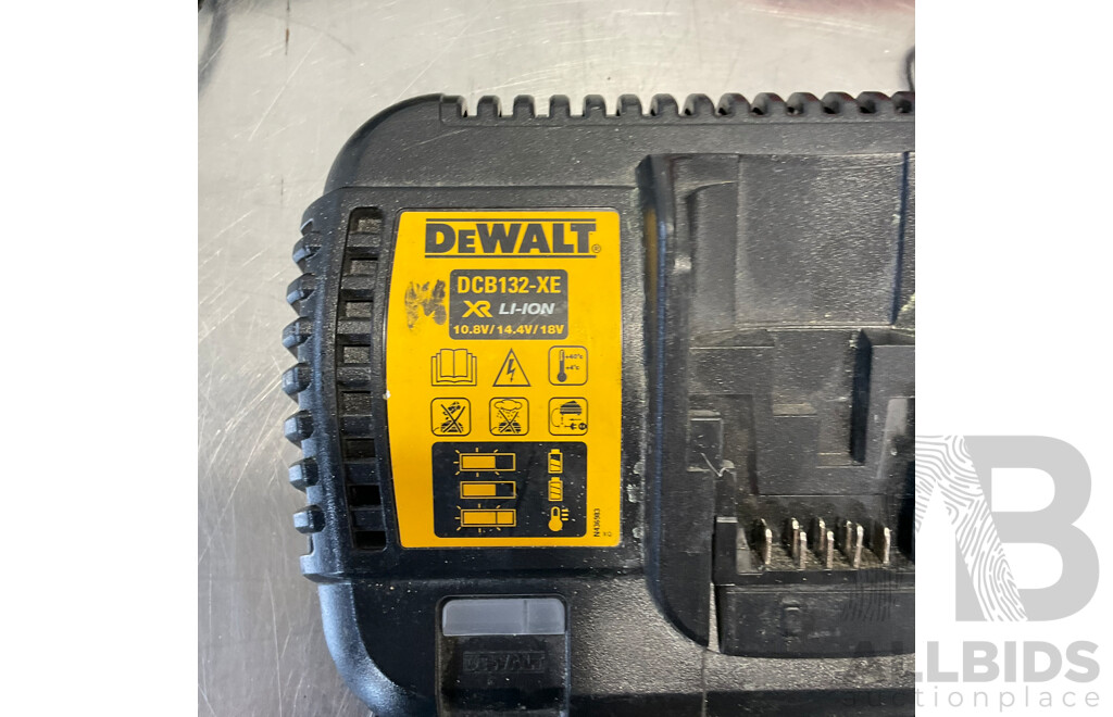 Assortment of Tools & accessories inside a MILWAWKEE Packout Tool Box (DeWalt, Makita & Milwawkee)