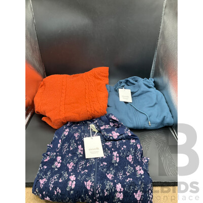 Assortment of Womens Clothing (Taylor Swift, Moolk) - LOT of 3
