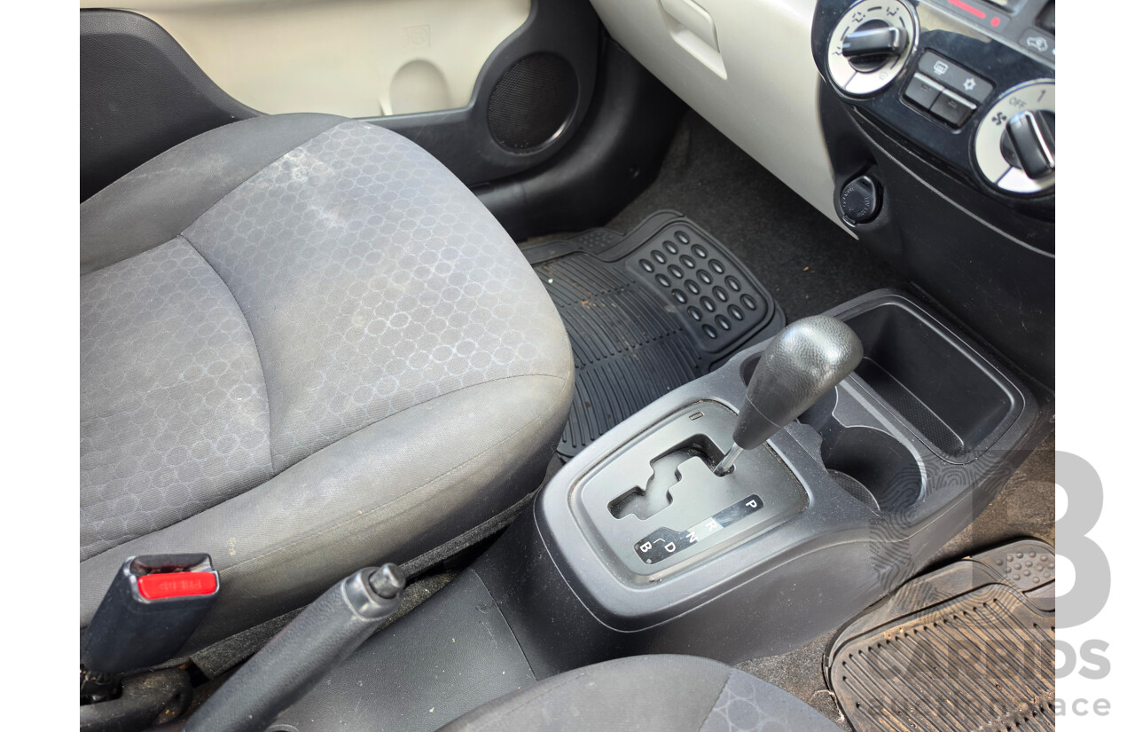 04/2013 Mitsubishi Mirage ES LA 5d Hatchback White 1.2L