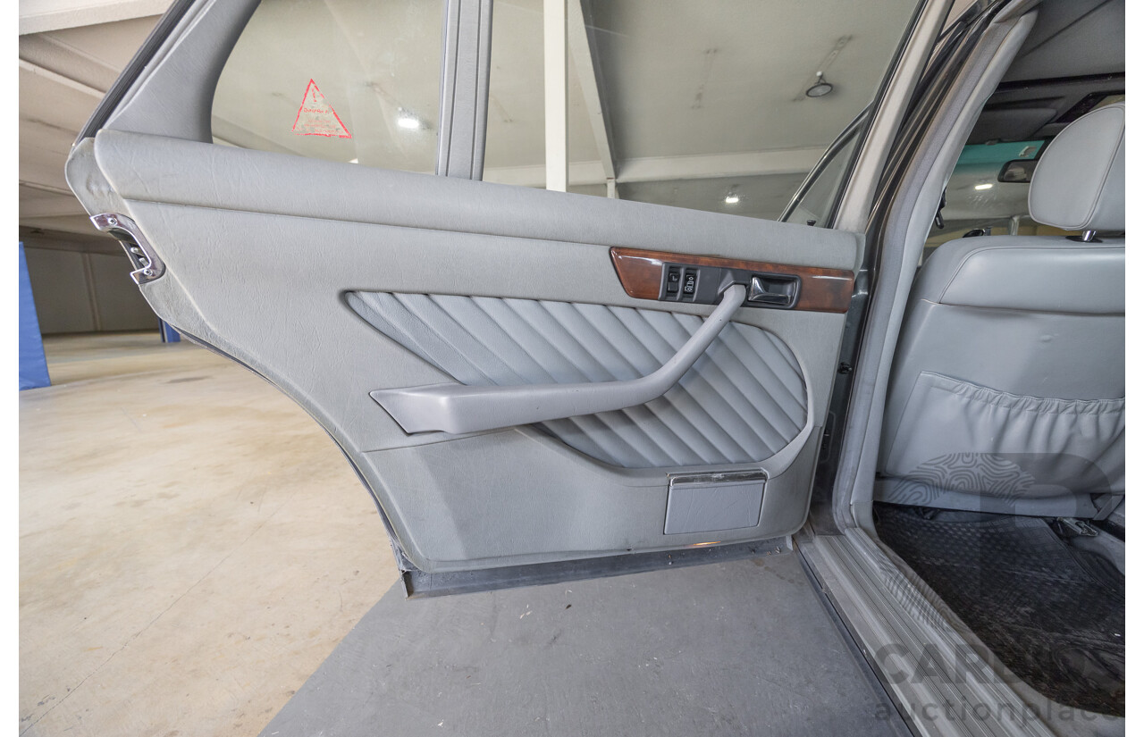 6/1989 Mercedes-Benz 560 SEL W126 4d Sedan Grey V8 5.5L