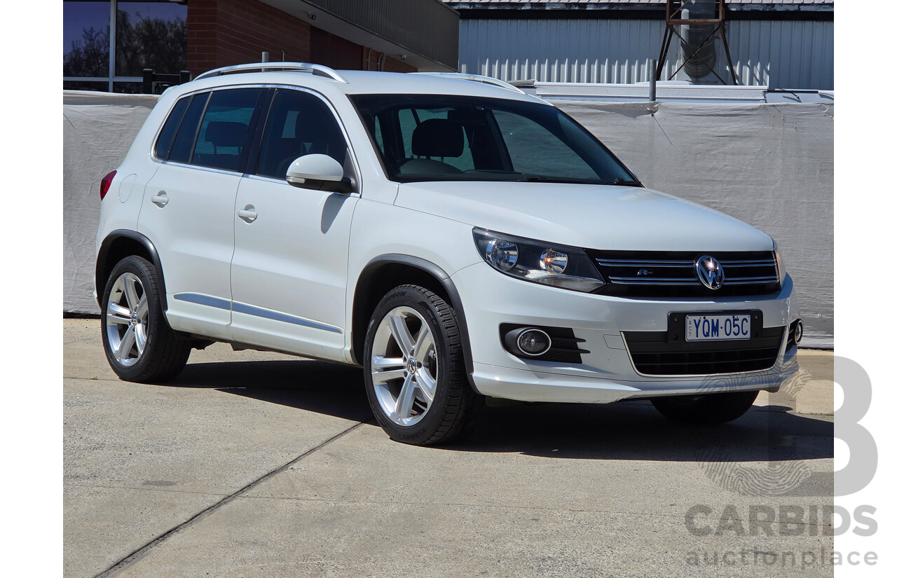 01/2016 Volkswagen Tiguan 155 TSI R-LINE (AWD) 5NC MY16 4D Wagon White 2.0L
