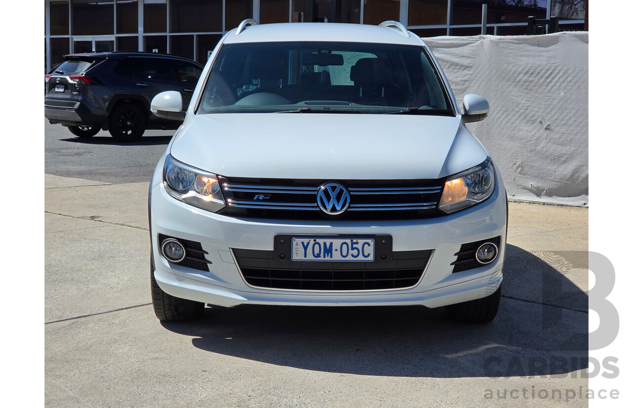 01/2016 Volkswagen Tiguan 155 TSI R-LINE (AWD) 5NC MY16 4D Wagon White 2.0L