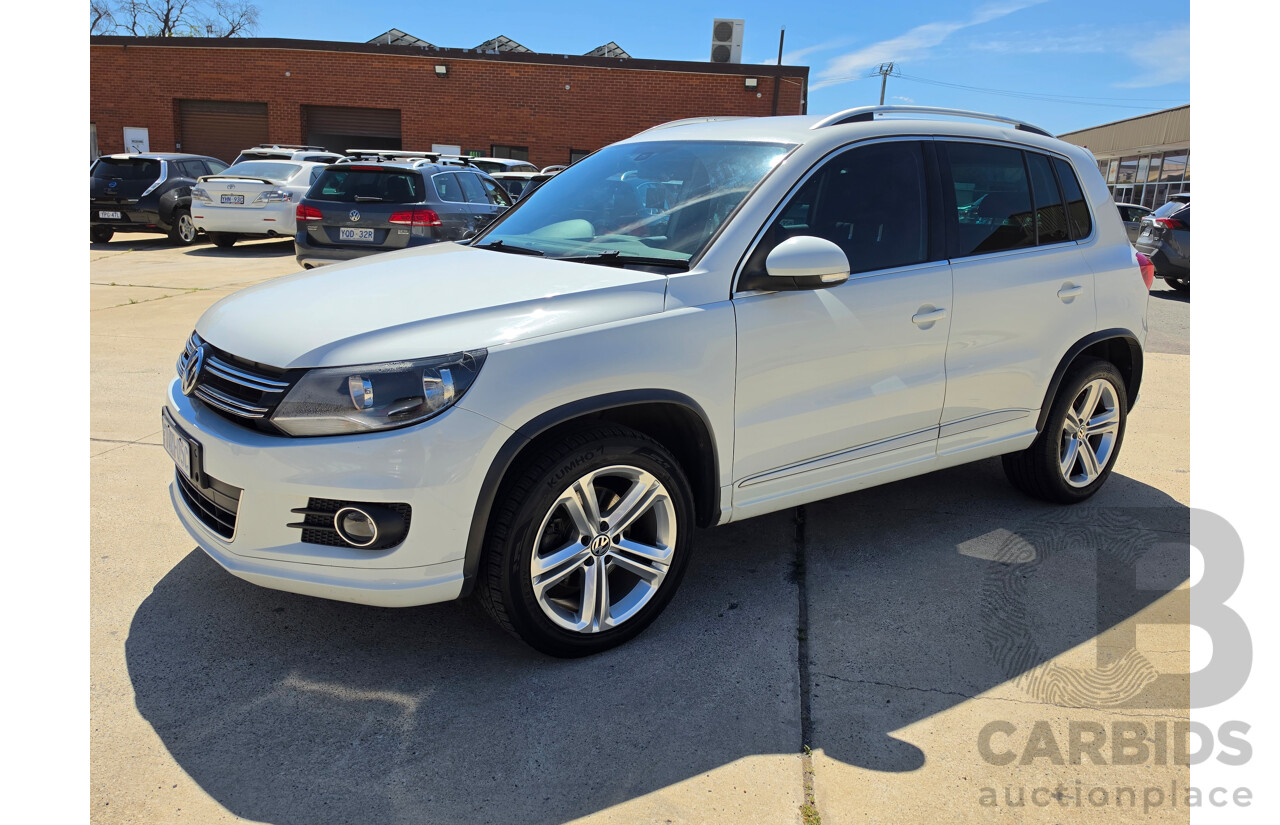 01/2016 Volkswagen Tiguan 155 TSI R-LINE (AWD) 5NC MY16 4D Wagon White 2.0L