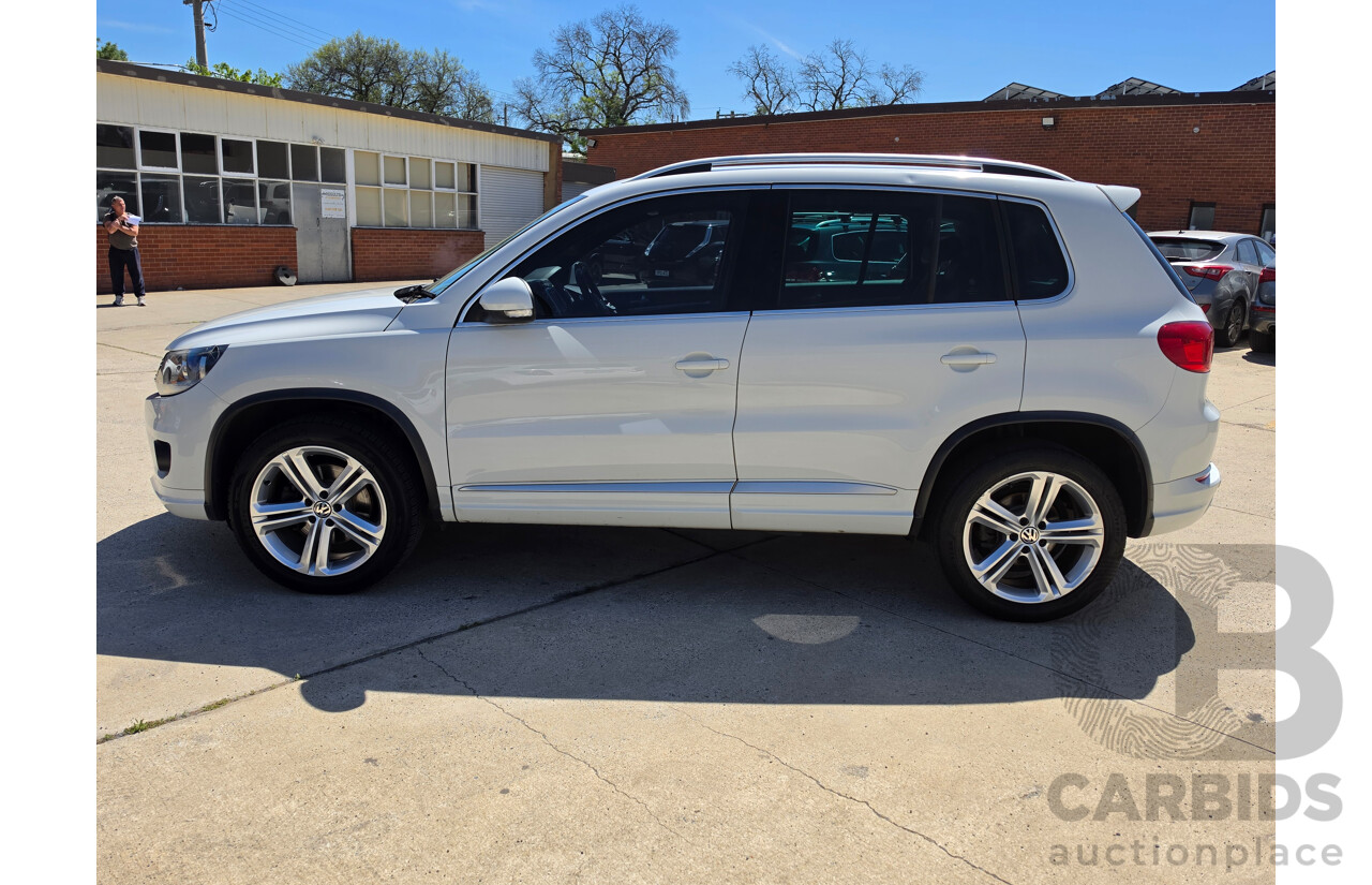 01/2016 Volkswagen Tiguan 155 TSI R-LINE (AWD) 5NC MY16 4D Wagon White 2.0L
