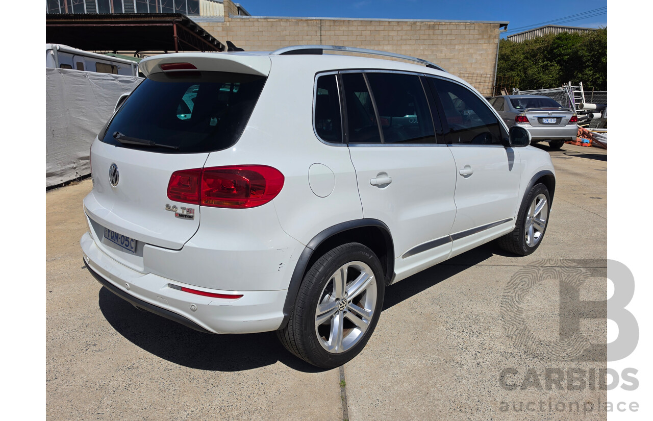 01/2016 Volkswagen Tiguan 155 TSI R-LINE (AWD) 5NC MY16 4D Wagon White 2.0L