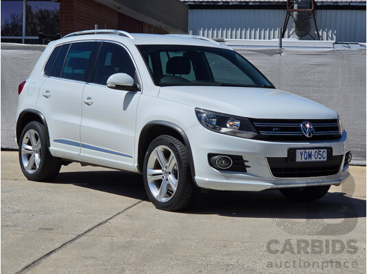 01/2016 Volkswagen Tiguan 155 TSI R-LINE (AWD) 5NC MY16 4D Wagon White 2.0L