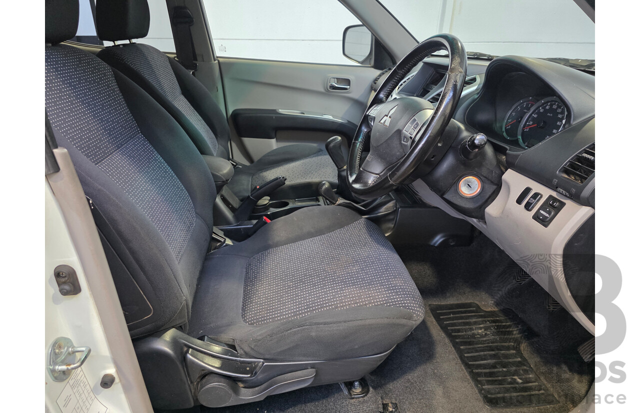 08/2011 Mitsubishi Triton GLX-R (4x4) MN MY11 Double Cab Utility White 2.5L