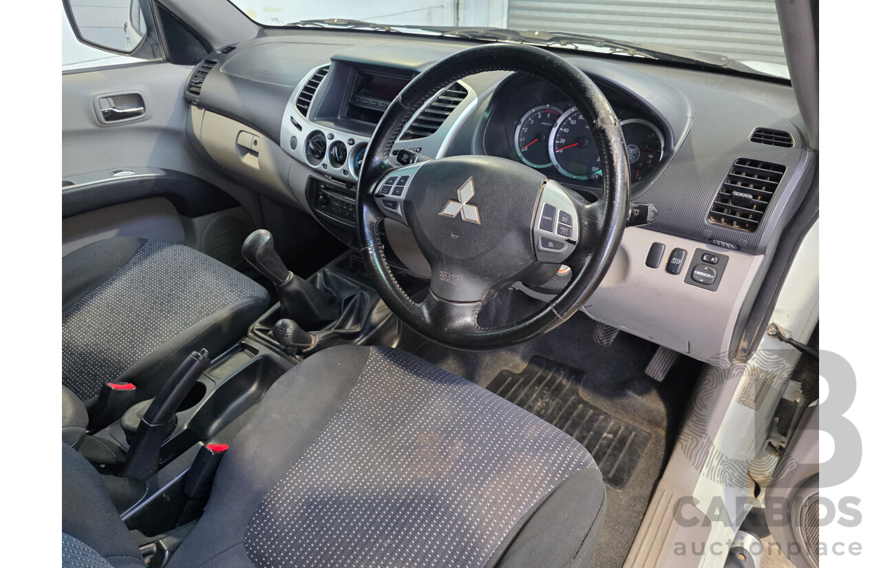 08/2011 Mitsubishi Triton GLX-R (4x4) MN MY11 Double Cab Utility White 2.5L