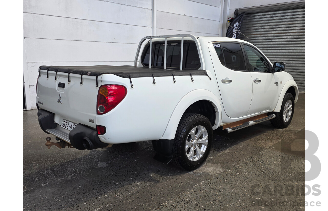 08/2011 Mitsubishi Triton GLX-R (4x4) MN MY11 Double Cab Utility White 2.5L