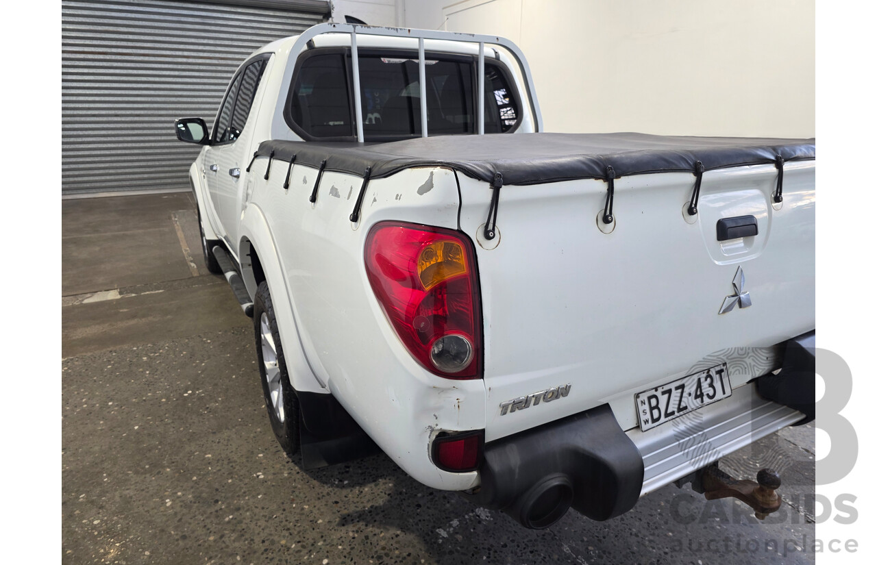 08/2011 Mitsubishi Triton GLX-R (4x4) MN MY11 Double Cab Utility White 2.5L