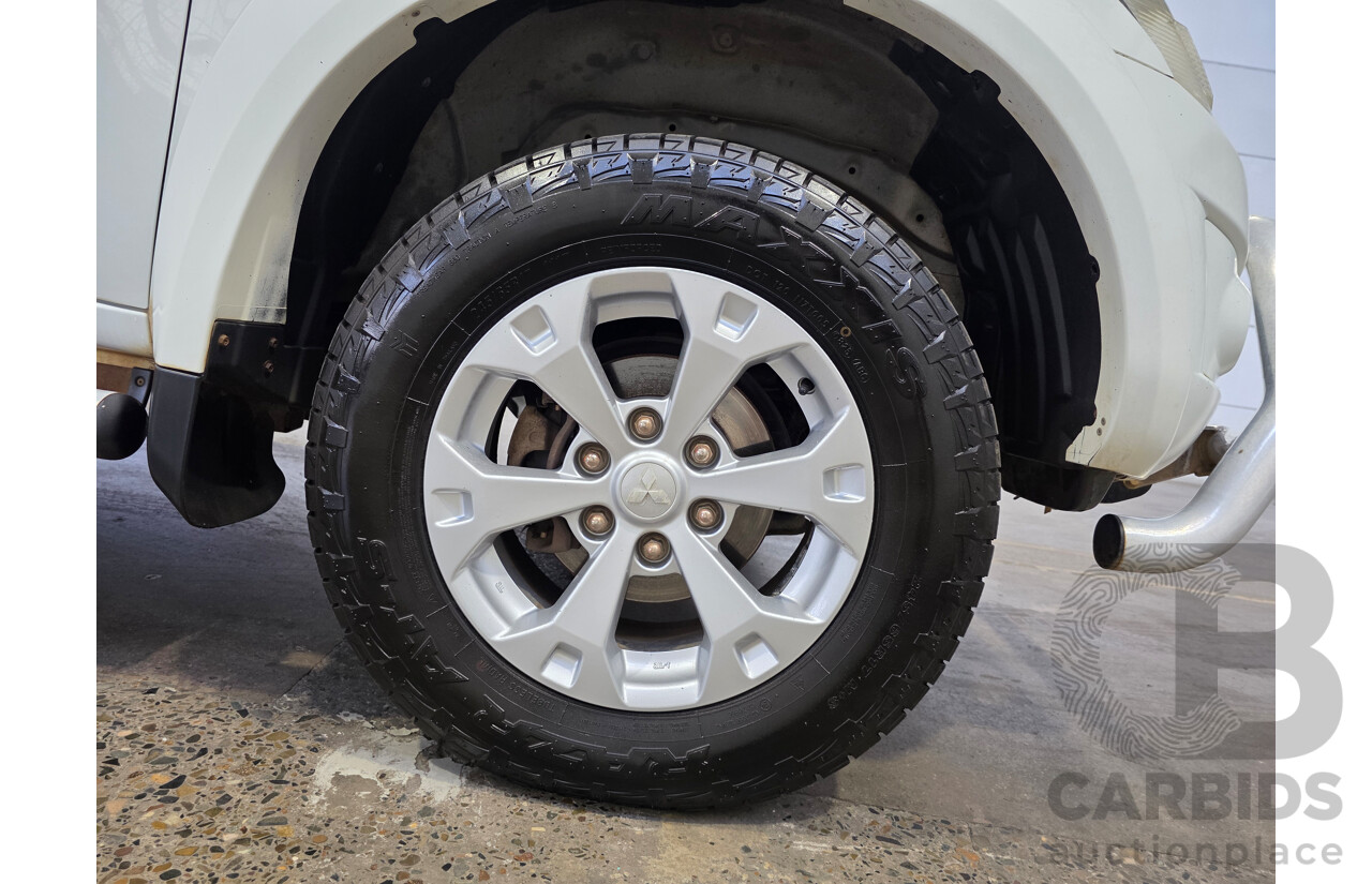 08/2011 Mitsubishi Triton GLX-R (4x4) MN MY11 Double Cab Utility White 2.5L