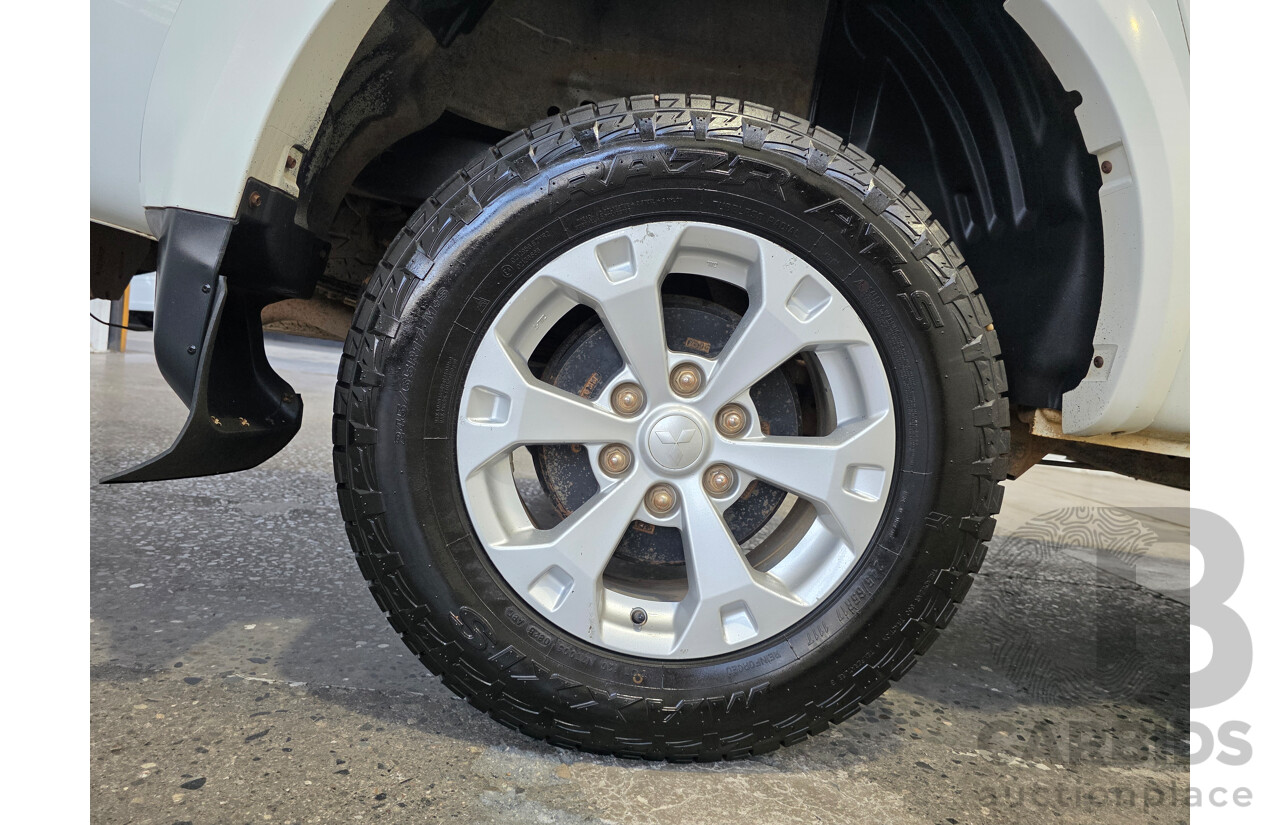 08/2011 Mitsubishi Triton GLX-R (4x4) MN MY11 Double Cab Utility White 2.5L
